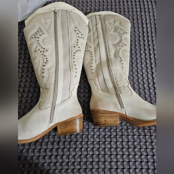 Torrid Studded Knee Boot - Size 8.5WW - Picture 6 of 12